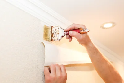 Pose de papier peint à Arrien — revêtements muraux et toiles de verre